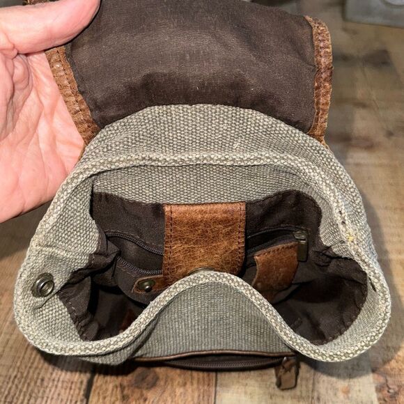 CarraigDonn Irish backpack Purse leather - Picture 13 of 15